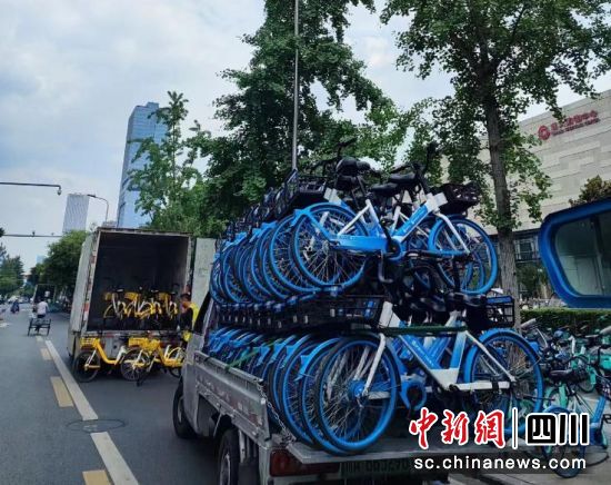 进行规范整理的共享单车。哈啰供图 进行规范整理的共享单车。哈啰供图