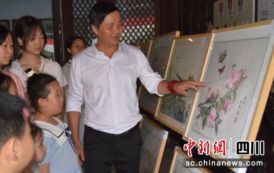 展出现场。荣县融媒 供图 展出现场。荣县融媒 供图