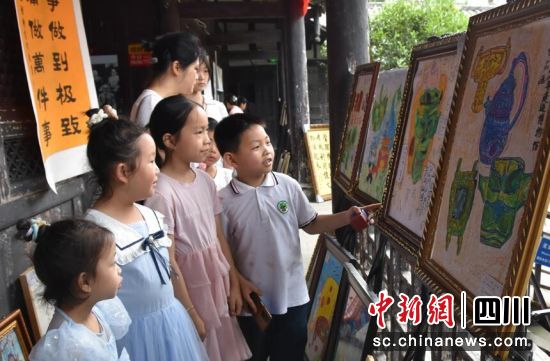 展出现场。荣县融媒 供图 展出现场。荣县融媒 供图