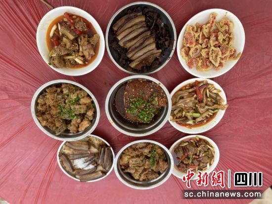 踏水镇“九大碗”。 简阳融媒体中心 供图 踏水镇“九大碗”。 简阳融媒体中心 供图