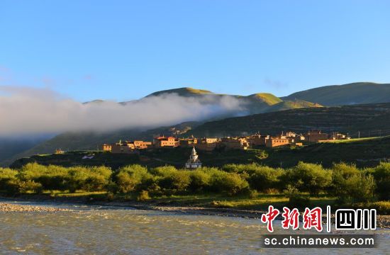 美丽村寨新图景。壤塘县委宣传部供图 美丽村寨新图景。壤塘县委宣传部供图