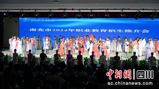 活动现场。邹刚 摄 活动现场。邹刚 摄
