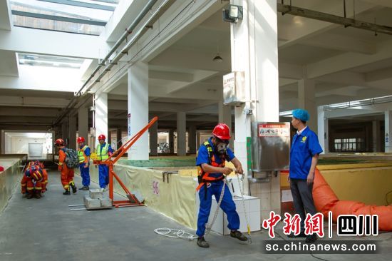 培训演练现场。记者刘忠俊摄 培训演练现场。记者刘忠俊摄