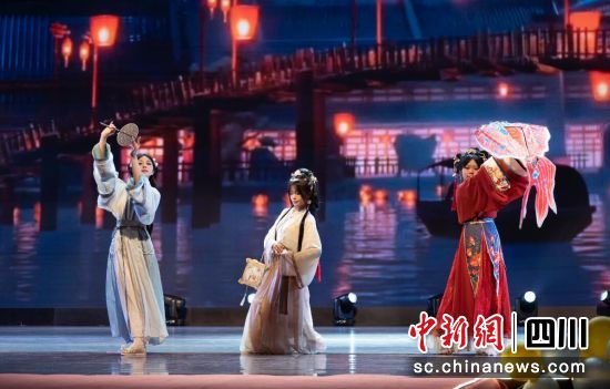 表演现场。川大锦江学院供图 表演现场。川大锦江学院供图