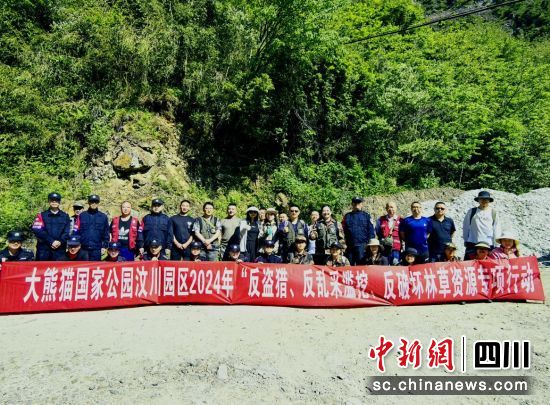 多部门联手开展专项整治行动。汶川县委宣传部供图 多部门联手开展专项整治行动。汶川县委宣传部供图