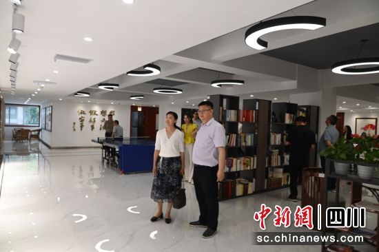 民盟重庆市委会专职副主委蒙格丽率队走访民盟四川省委会机关。民盟四川省委会供图 民盟重庆市委会专职副主委蒙格丽率队走访民盟四川省委会机关。民盟四川省委会供图