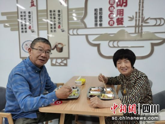 助老餐厅很受欢迎。陈世涛摄 助老餐厅很受欢迎。陈世涛摄