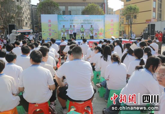 活动现场。南部县公安局交通警察大队供图 活动现场。南部县公安局交通警察大队供图