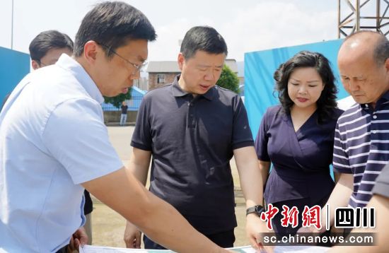 调研现场。雨城融媒 供图 调研现场。雨城融媒 供图