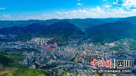 古蔺县城面貌展新颜。古蔺县融媒体中心供图 古蔺县城面貌展新颜。古蔺县融媒体中心供图