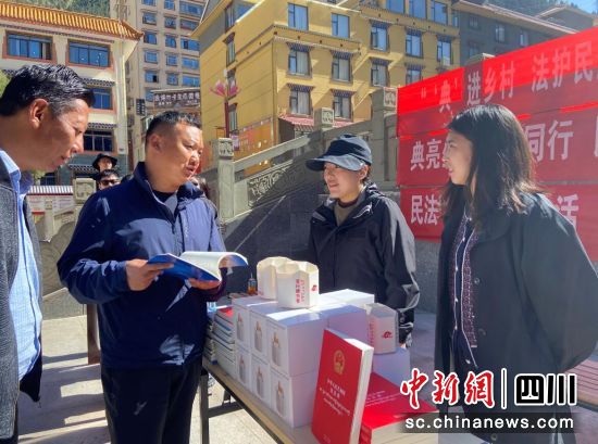 宣传活动现场。壤塘县委宣传部供图 宣传活动现场。壤塘县委宣传部供图