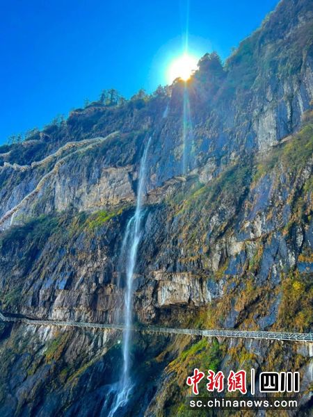 洪雅瓦屋山兰溪绝壁栈道。瓦屋山景区供图 洪雅瓦屋山兰溪绝壁栈道。瓦屋山景区供图