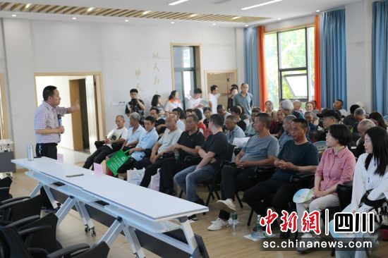 “健康柑橘”行动技术培训现场。刘丁源 摄 “健康柑橘”行动技术培训现场。刘丁源 摄