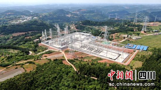 建成投运的德阳南500千伏变电站。马健 摄 建成投运的德阳南500千伏变电站。马健 摄