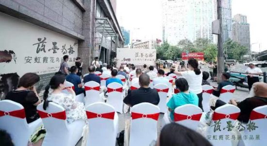 画展开幕仪式现场。 画展开幕仪式现场。