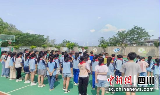 教师小专题培训讲座。成都石室小学供图 教师小专题培训讲座。成都石室小学供图
