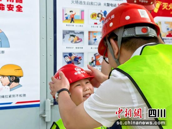 活动现场。中铁八局电务公司 供图 活动现场。中铁八局电务公司 供图