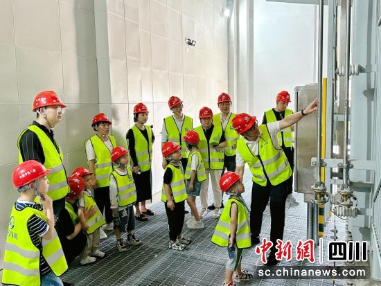 活动现场。中铁八局电务公司 供图 活动现场。中铁八局电务公司 供图