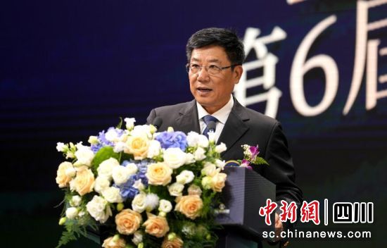 中国健美协会主席张海峰在典礼上致辞。安源 摄 中国健美协会主席张海峰在典礼上致辞。安源 摄