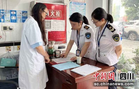 执法检查现场。荣县融媒 供图 执法检查现场。荣县融媒 供图