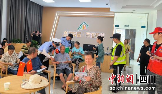 活动现场。沿滩交警 供图 活动现场。沿滩交警 供图