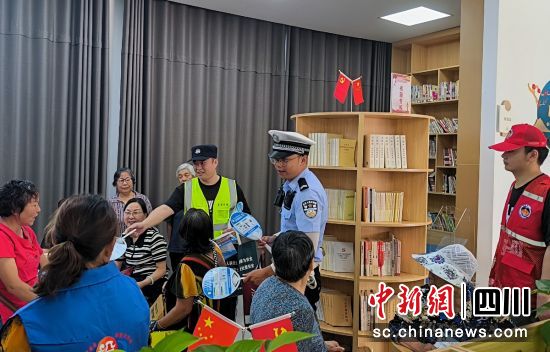 活动现场。沿滩交警 供图 活动现场。沿滩交警 供图