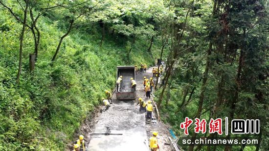 以工代赈示范工程施工现场。汶川县委宣传部供图 以工代赈示范工程施工现场。汶川县委宣传部供图