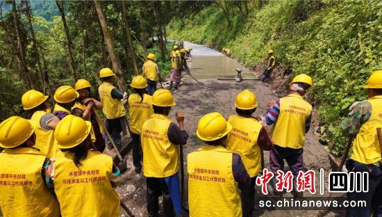 以工代赈示范工程施工现场。汶川县委宣传部供图 以工代赈示范工程施工现场。汶川县委宣传部供图
