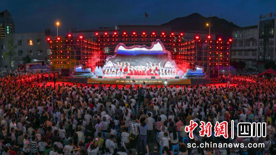 大型原创情景剧《青山红云》首演现场。中共通江县委宣传部 供图 大型原创情景剧《青山红云》首演现场。中共通江县委宣传部 供图