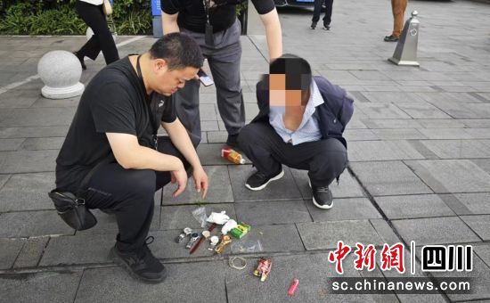 犯罪嫌疑人落网。荣县公安 供图 犯罪嫌疑人落网。荣县公安 供图