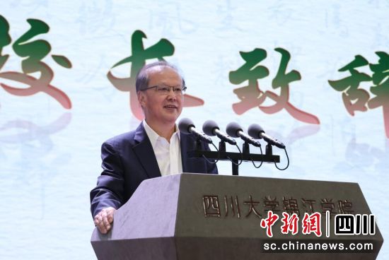 晏世经校长致辞。 彭勇 摄 晏世经校长致辞。 彭勇 摄