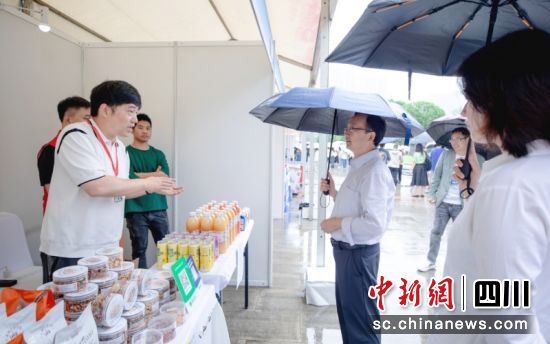 活动现场。屈培泉 摄 活动现场。屈培泉 摄