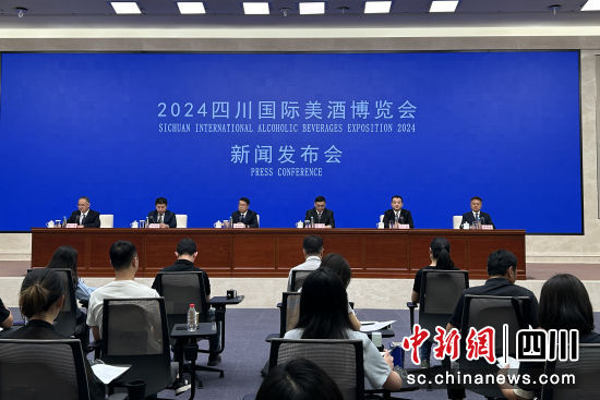 图为新闻发布会现场。记者 王鹏 摄 图为新闻发布会现场。记者 王鹏 摄