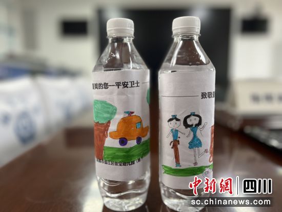 收到的暖心礼物。成都市公安局温江区分局供图 收到的暖心礼物。成都市公安局温江区分局供图