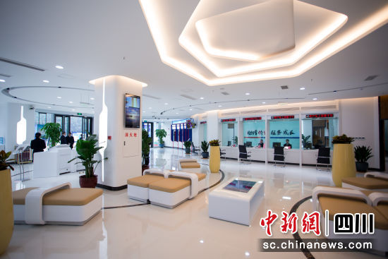 绵阳市商业银行营业大厅。绵阳市商业银行 供图 绵阳市商业银行营业大厅。绵阳市商业银行 供图