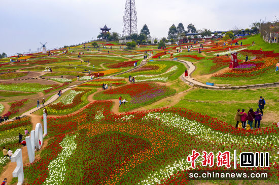 叙州彩山景区。(曾朗 摄) 叙州彩山景区。(曾朗 摄)