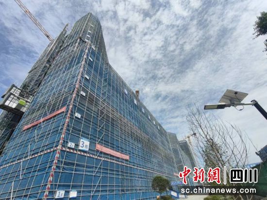 正在加紧施工现场。黄成薇 摄 正在加紧施工现场。黄成薇 摄