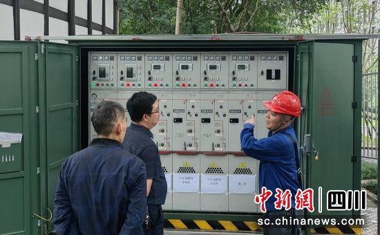 用电安全检查现场。雷大勇 供图 用电安全检查现场。雷大勇 供图