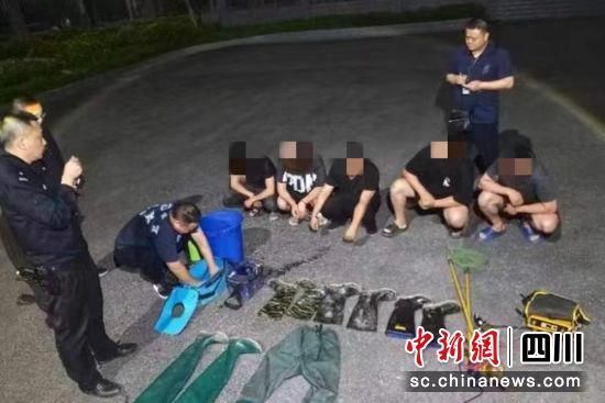 挡获现场。荣县警方 供图 挡获现场。荣县警方 供图