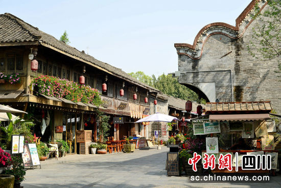 公馆老街风光。(西岭文旅集团供图) 公馆老街风光。(西岭文旅集团供图)