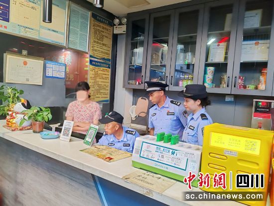 什邡公安开展集中清查整治行动。 什邡市公安局供图 什邡公安开展集中清查整治行动。 什邡市公安局供图