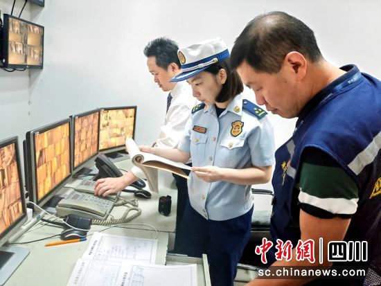 达州消防、应急局对高考食宿场所开展消防安全专项检查。四川消防供图 达州消防、应急局对高考食宿场所开展消防安全专项检查。四川消防供图