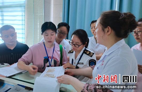 检查现场。荣县卫健 供图 检查现场。荣县卫健 供图