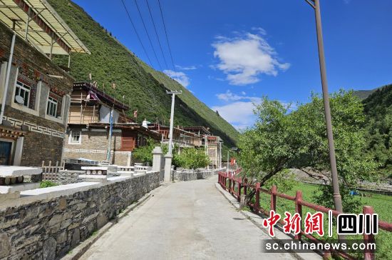 和美乡村新画卷。壤塘县委宣传部供图 和美乡村新画卷。壤塘县委宣传部供图