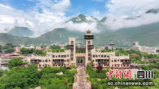 茂县壮丽全景的天碉楼。茂县县委宣传部供 茂县壮丽全景的天碉楼。茂县县委宣传部供
