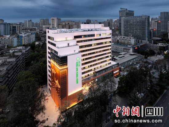图为华西第二医院华西院区南楼。华西第二医院 供图 图为华西第二医院华西院区南楼。华西第二医院 供图