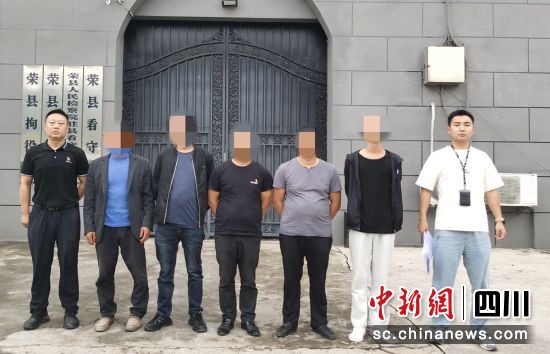 嫌疑人落网。荣县公安 供图 嫌疑人落网。荣县公安 供图