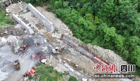 施工现场。石棉融媒 供图 施工现场。石棉融媒 供图