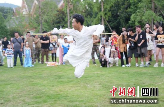 毕业活动现场。李美琪摄 毕业活动现场。李美琪摄