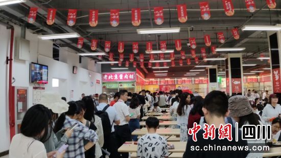 热闹的现场。南溪区委宣传部 供图 热闹的现场。南溪区委宣传部 供图